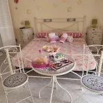 לינה וארוחת בוקר Lety